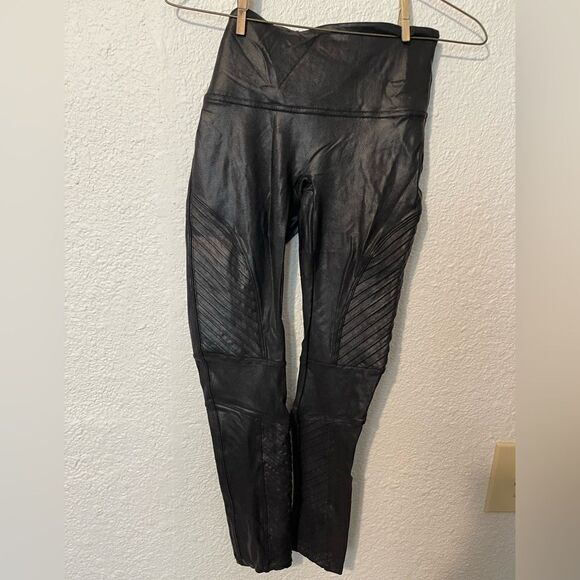 SPANX Pants - Spanx Faux leather Moto leggings sz S